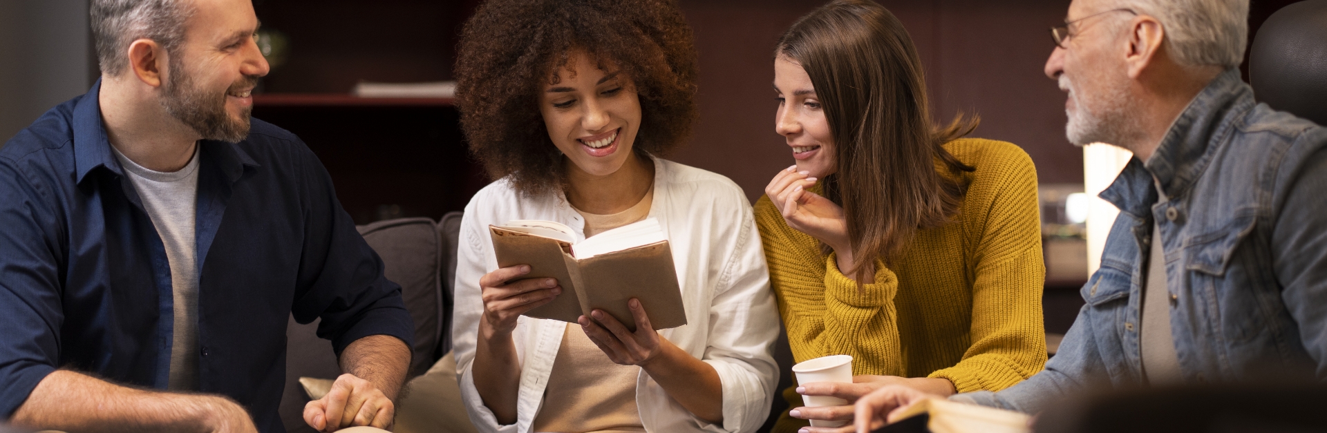 vue-face-gens-au-club-lecture